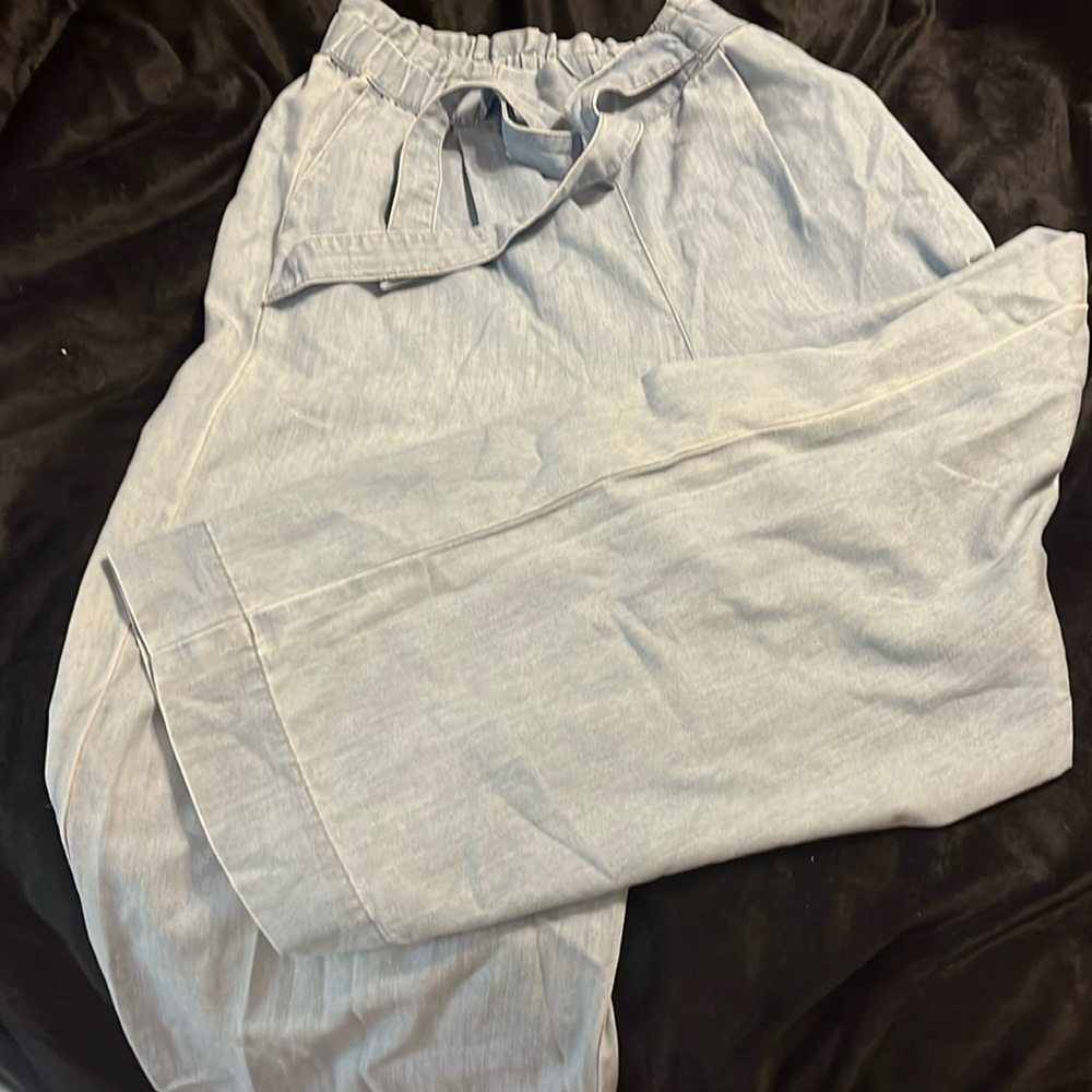 Like new light weight denim H & M pant